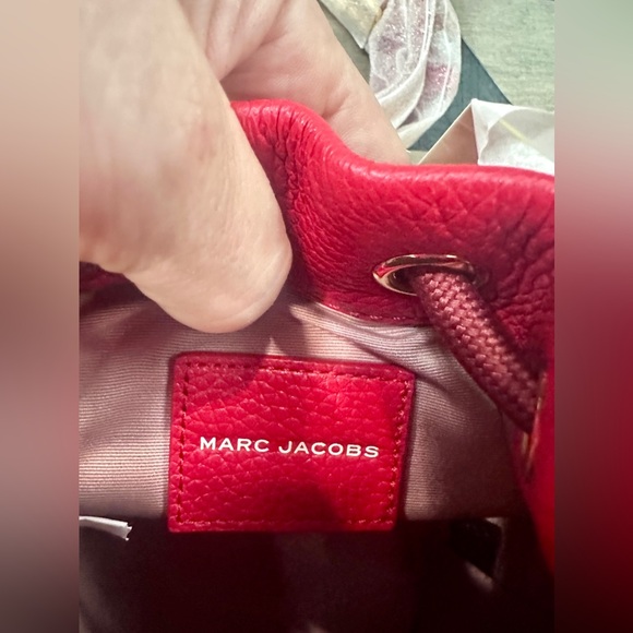 👜🔴MARC JACOBS THE LEATHER MICRO BUCKET - NWT🔴👜 - Picture 8 of 16